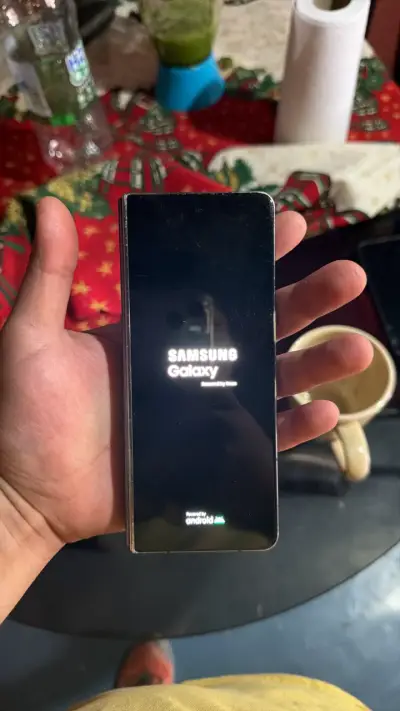 Samsung Galaxy z Fold 4 en buen estado - miniatura 2