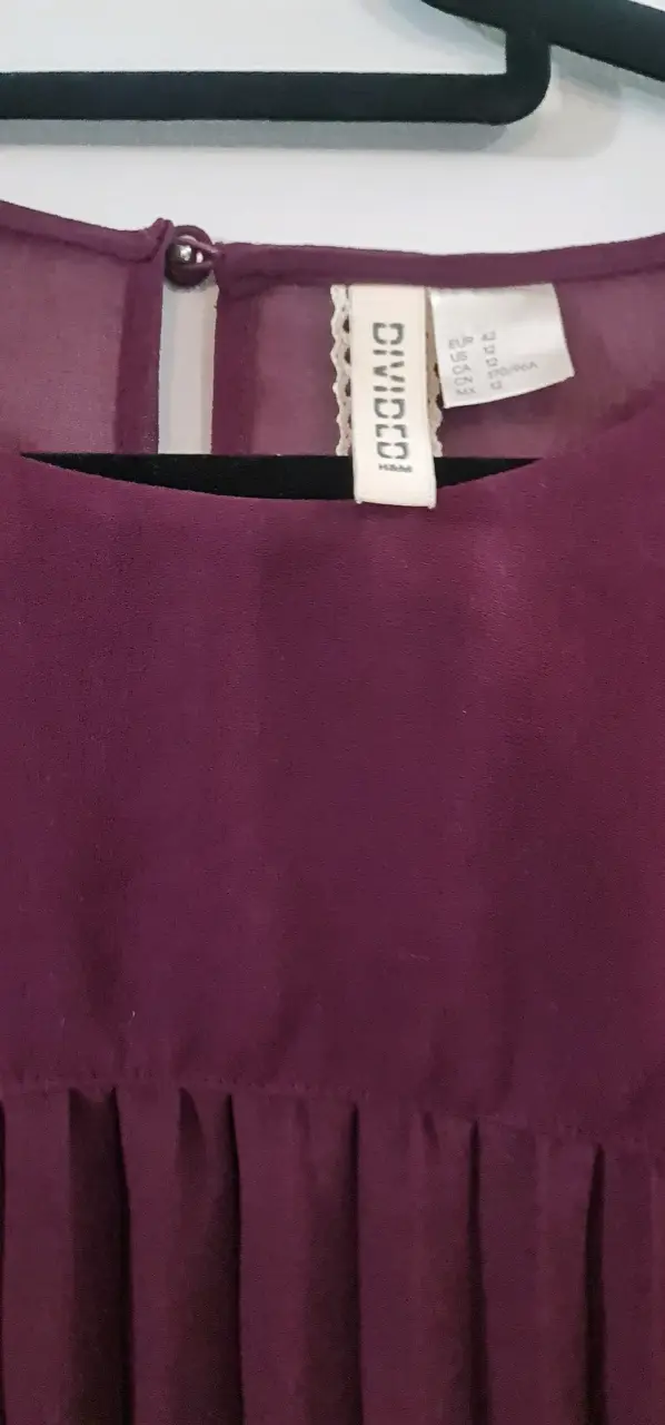 Vestido burdeo plisado para mujer - 3