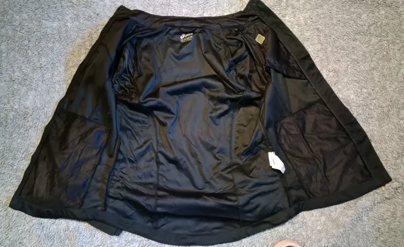Poleron deportivo negro Asics - 3