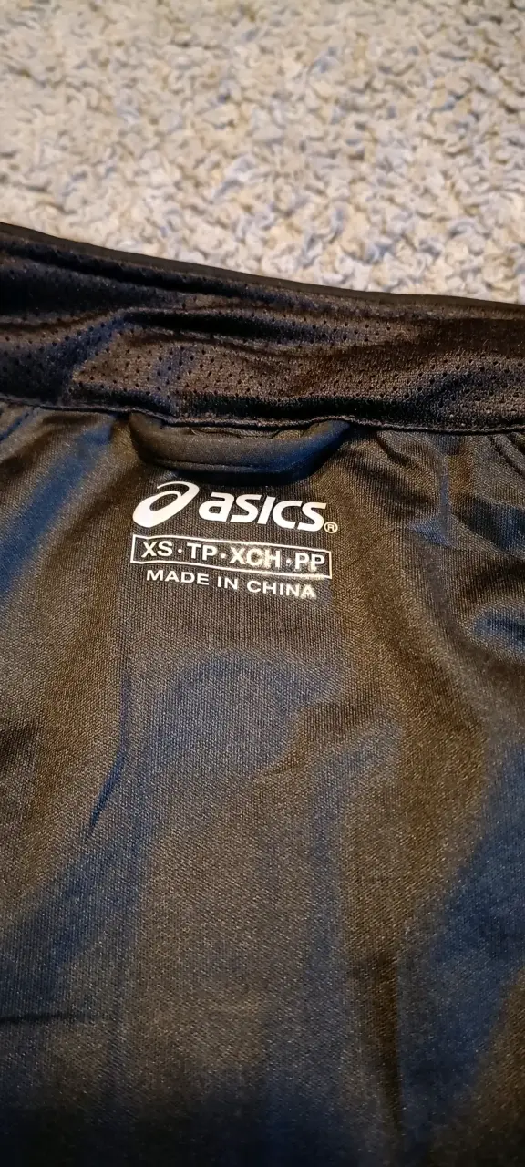 Poleron deportivo negro Asics - 4