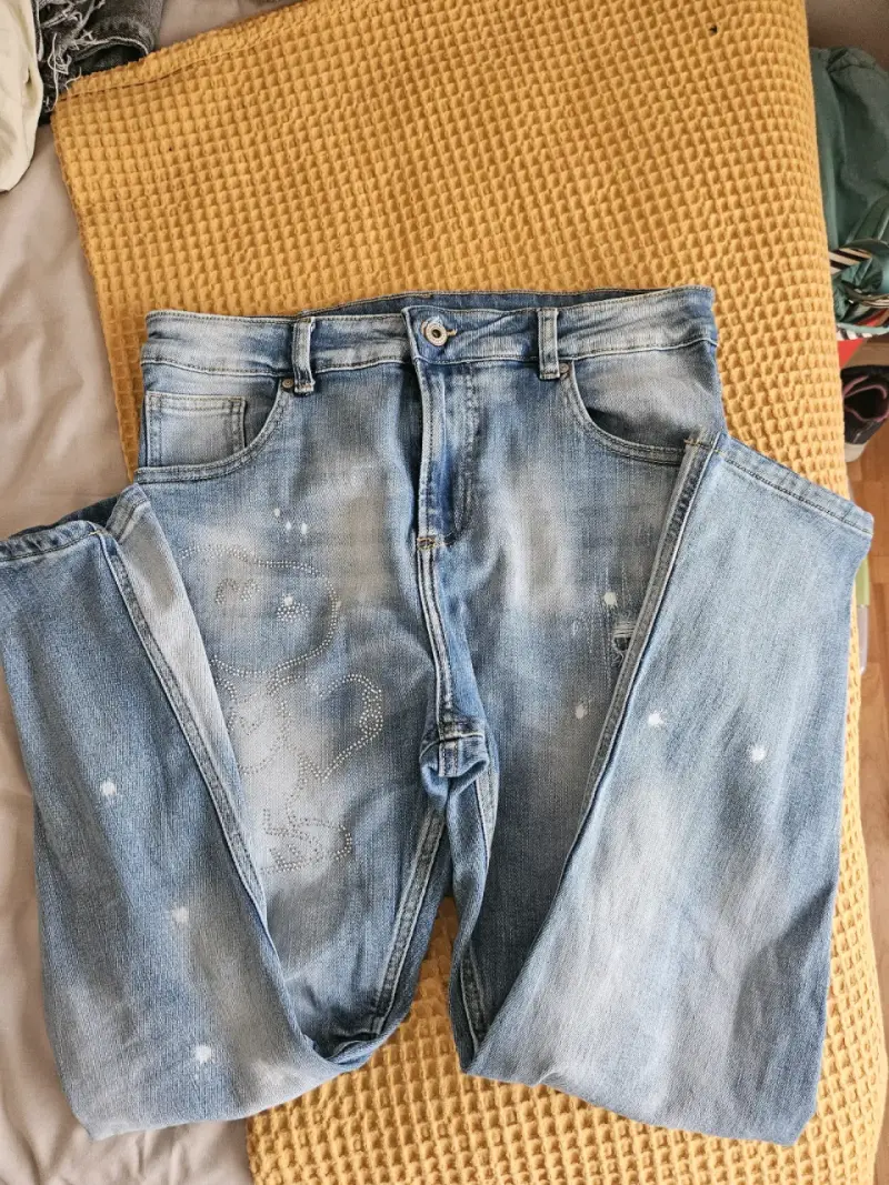 Jeans de Mujer Talla M con Diseño Desgastado - 2