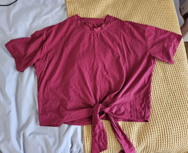 Polera fucsia con lazo para mujer