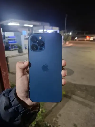 iPhone 12 Pro Max azul en buen estado - miniatura 1
