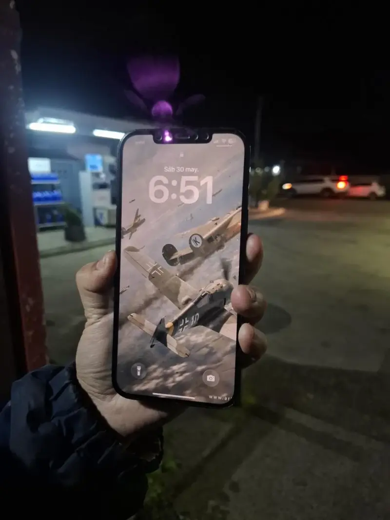 iPhone 12 Pro Max azul en buen estado - 2