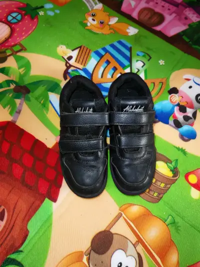 Zapatillas negras para niños con velcro Alphabet - miniatura 1