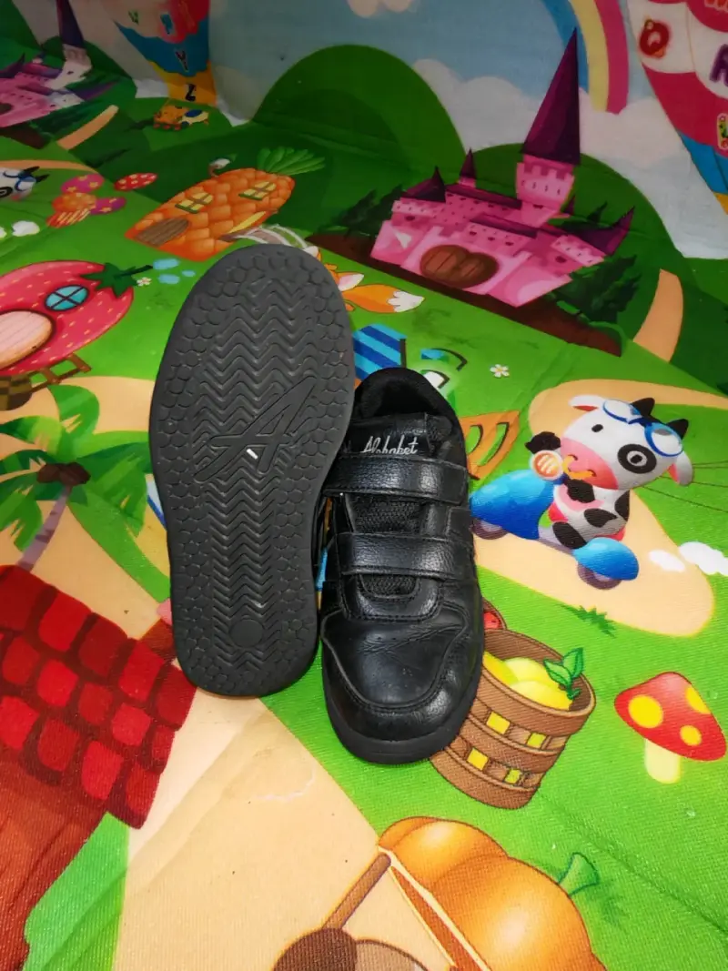 Zapatillas negras para niños con velcro Alphabet - 3