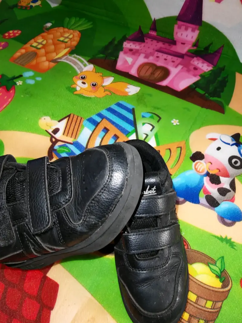 Zapatillas negras para niños con velcro Alphabet - 4