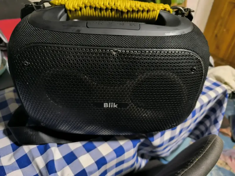 Parlante portátil Blik con refuerzo de bajos - 2