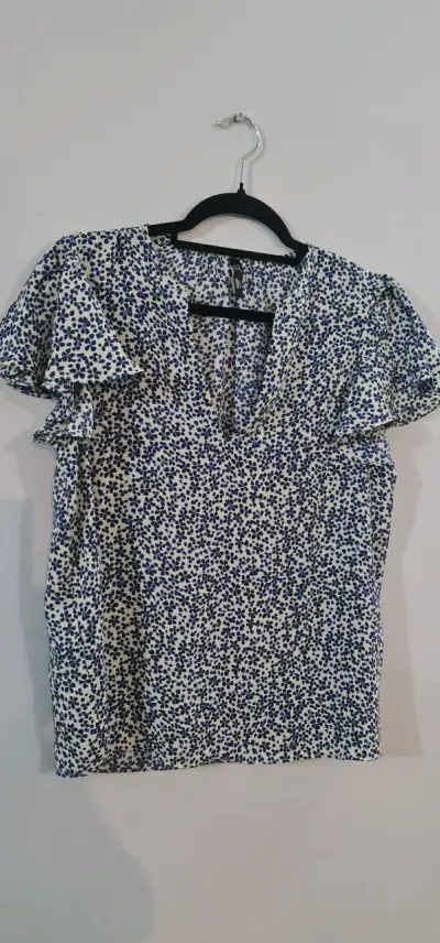 Blusa estampada floral azul y blanco MNG - miniatura 1