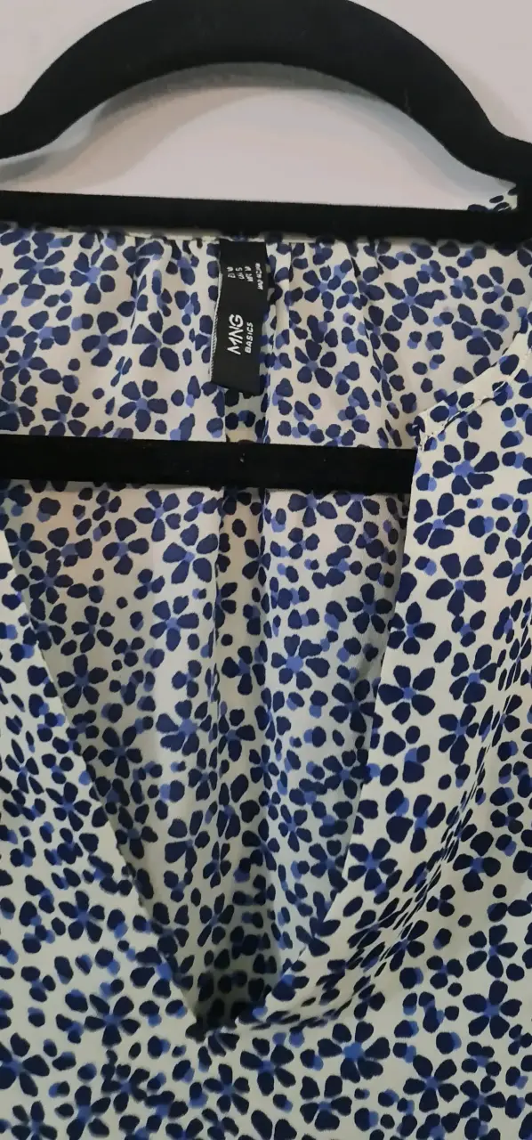 Blusa estampada floral azul y blanco MNG - 2