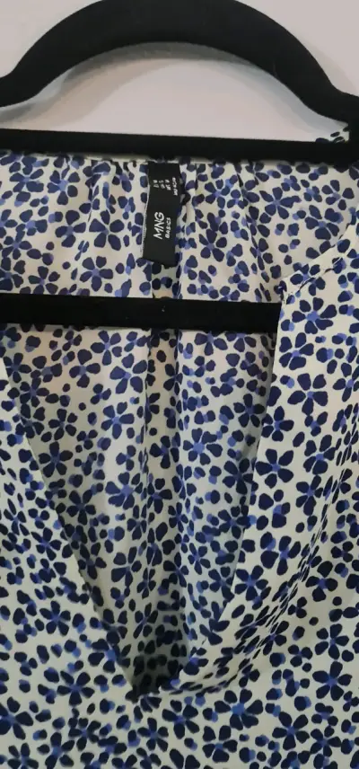 Blusa estampada floral azul y blanco MNG - miniatura 2