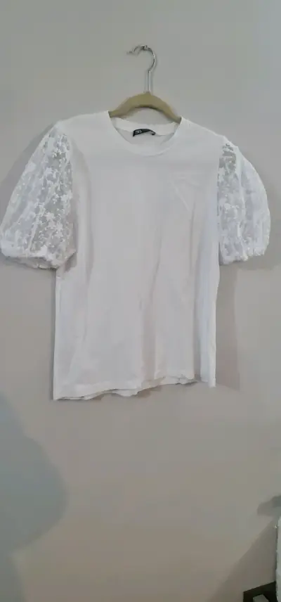 Polera blanca con mangas de encaje Zara - miniatura 1