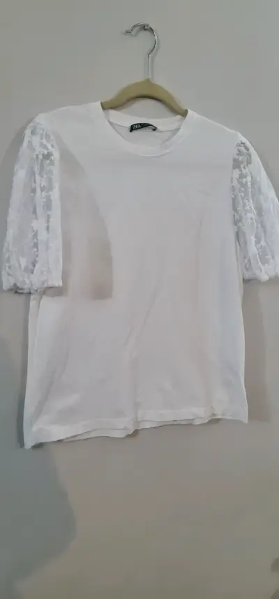 Polera blanca con mangas de encaje Zara - miniatura 2