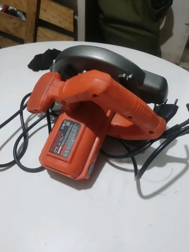 Sierra circular Black & Decker 1400W - 4