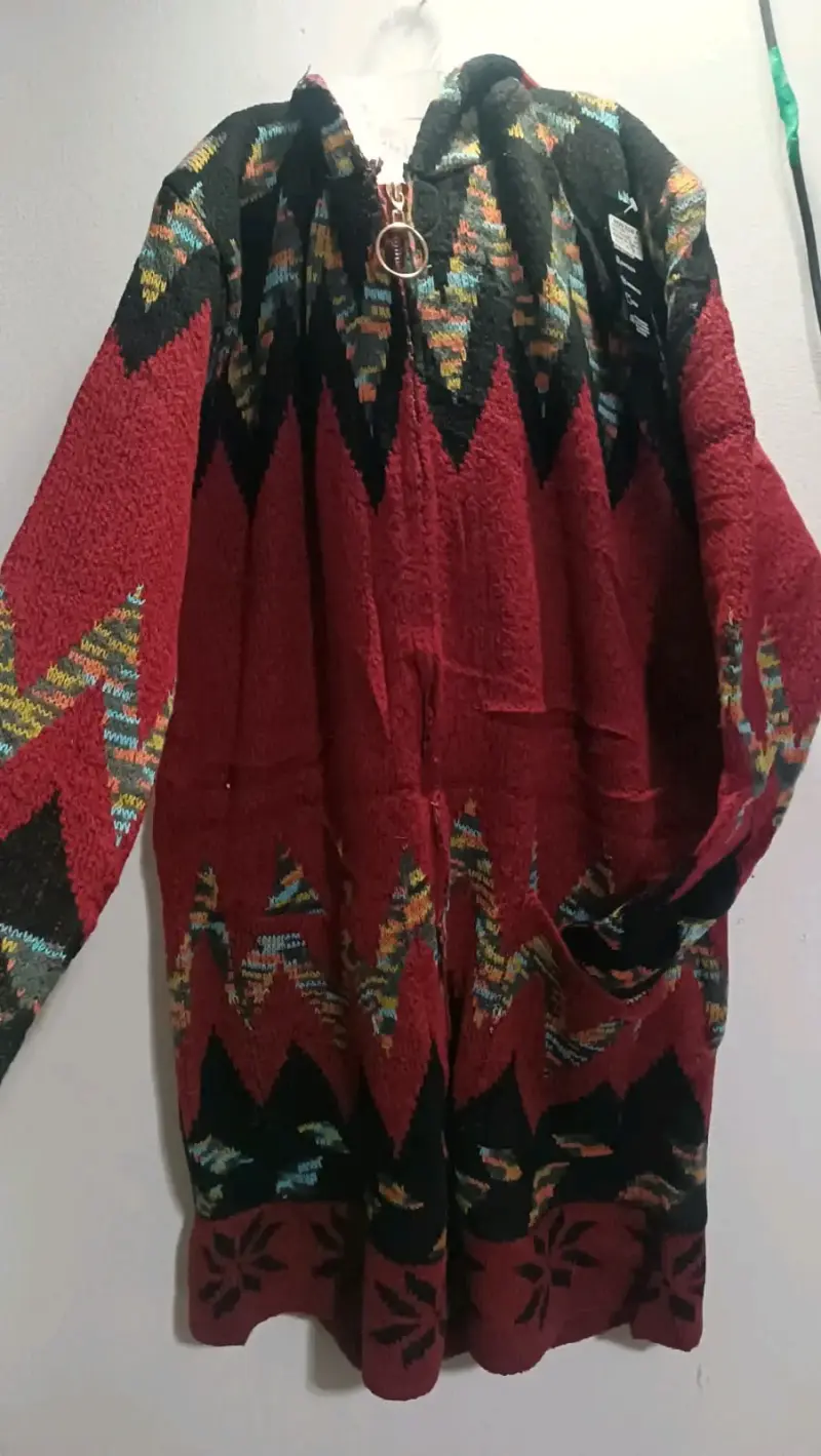 Abrigo de lana con diseño