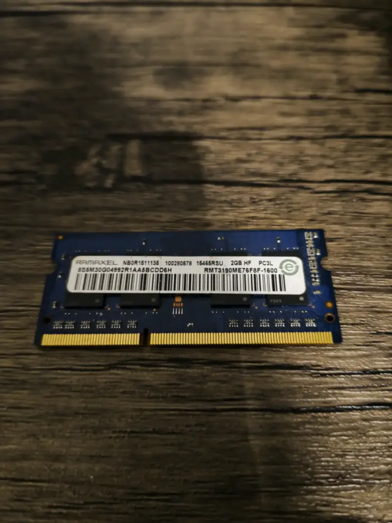 Memoria RAM 2GB DDR3 para Laptop - 1