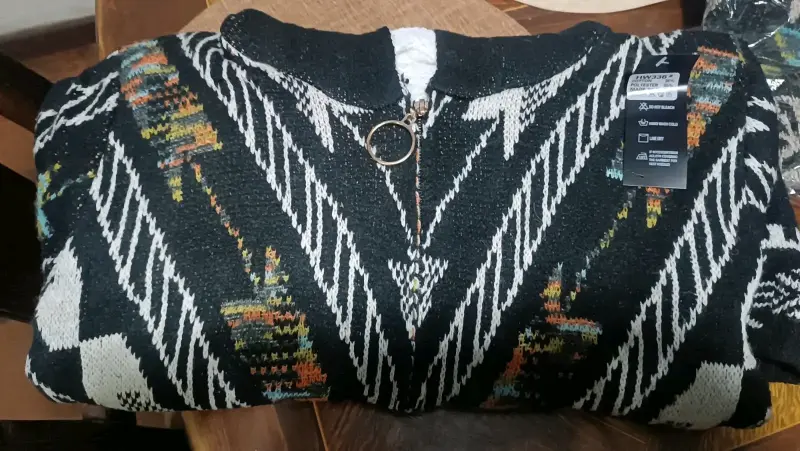 Suéter con diseño étnico - 1