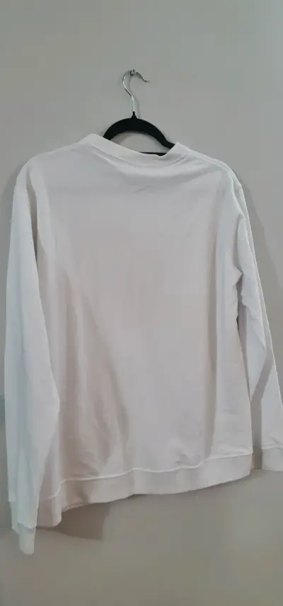 Polerón blanco con corazón rojo para mujer - miniatura 2