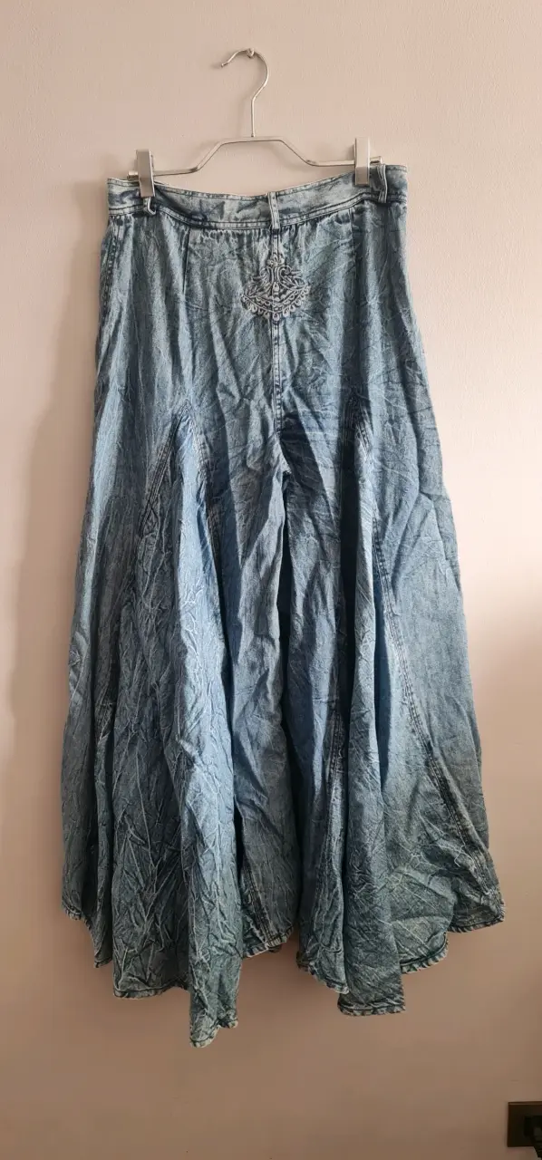 Pantalon mezclilla azul con diseño bohemio - 6