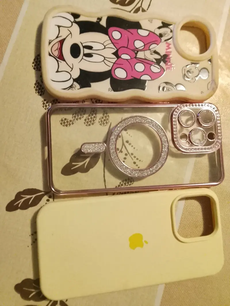 Set de carcasas para iPhone con diseños variados - 2