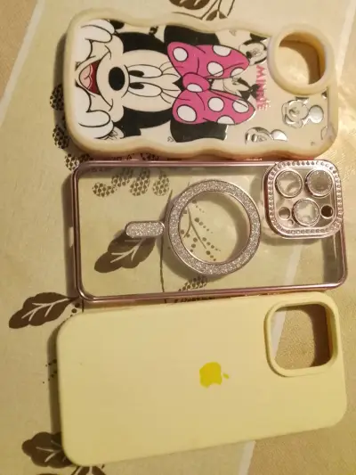 Set de carcasas para iPhone con diseños variados - miniatura 2