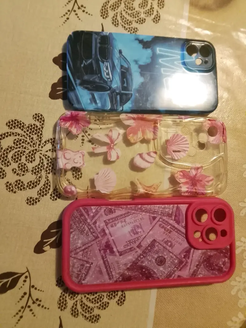 Set de carcasas para iPhone con diseños variados - 3