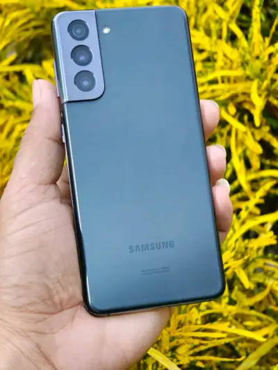 Smartphone Samsung Galaxy S21 5G en buen estado - miniatura 2