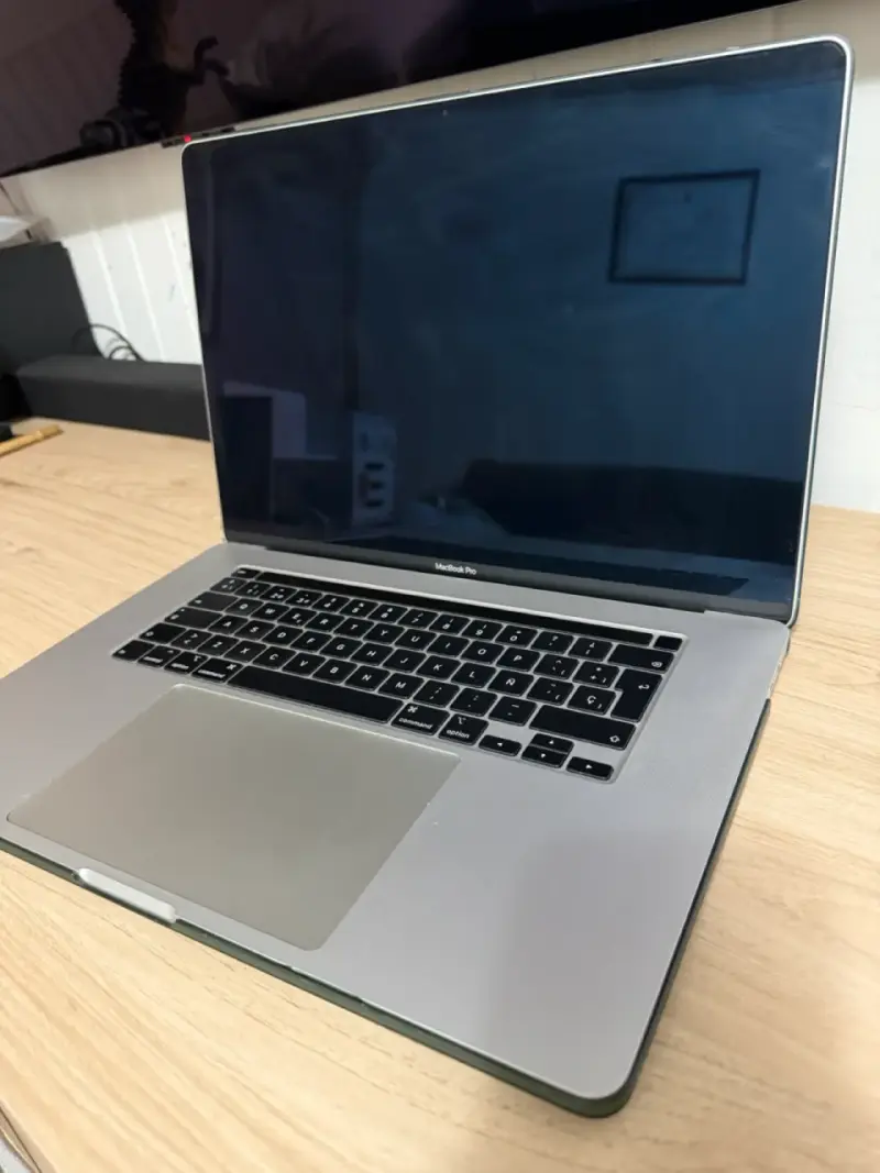 MacBook Pro 16 pulgadas Intel Core i9 16GB RAM - 1
