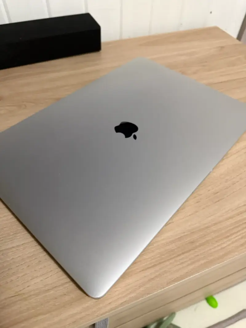MacBook Pro 16 pulgadas Intel Core i9 16GB RAM - 2