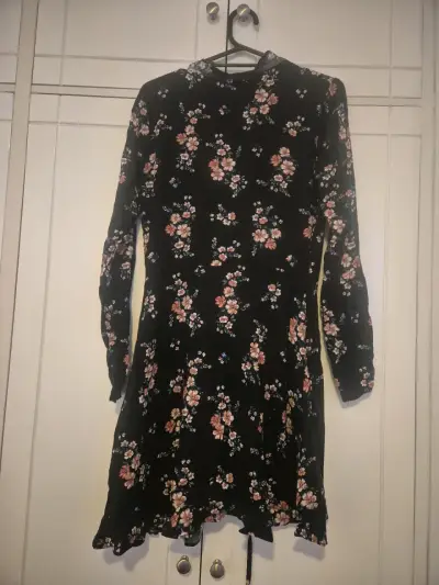 Vestido floral negro con lazo - miniatura 2