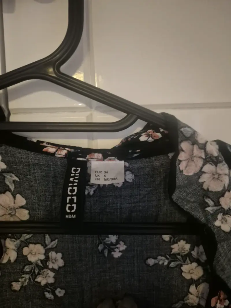 Vestido floral negro con lazo - 3