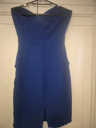 Vestido azul sin tirantes con volantes - miniatura 2