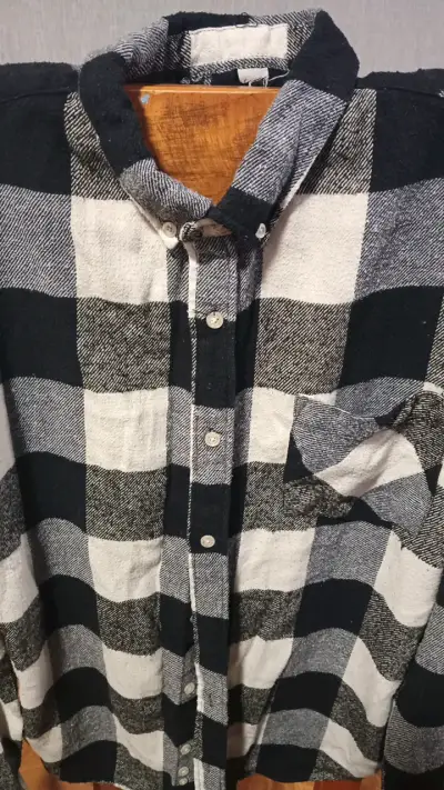 Camisa de franela a cuadros blanco y negro - miniatura 3