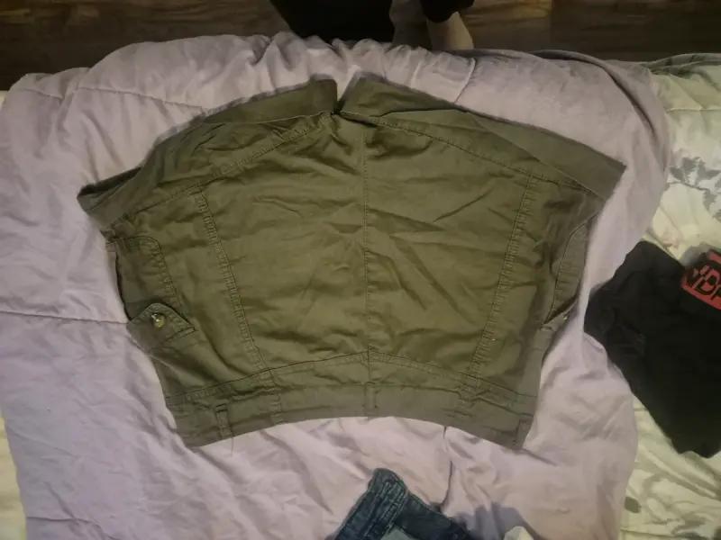 Shorts cargo verde oliva para mujer - 2