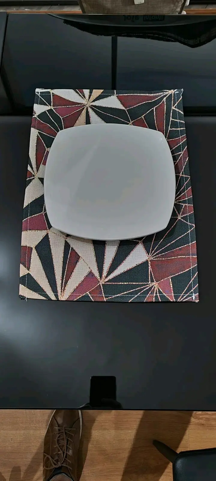 Individual de mesa con diseño geométrico moderno - 2