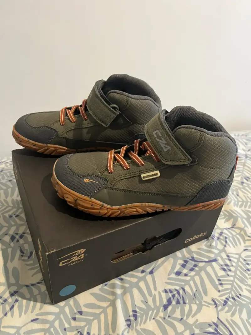 Botin outdoor verde talla 32 - 2