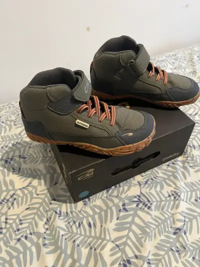 Botin outdoor verde talla 32 - miniatura 3