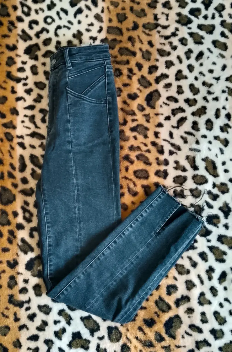 Jeans de mezclilla con aberturas - 2