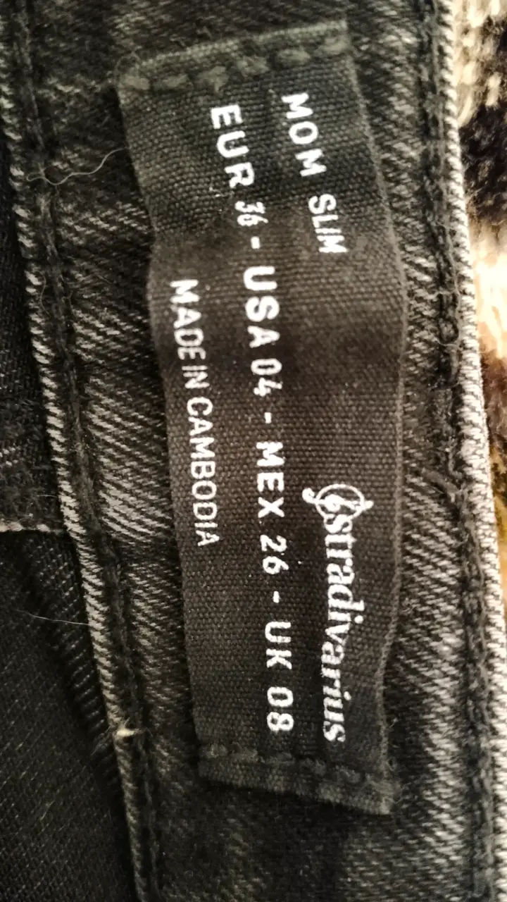 Jeans de mezclilla con aberturas - 3