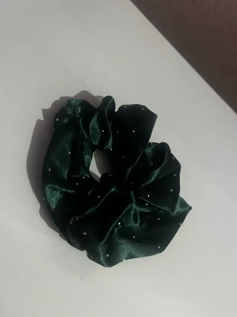 Colección de Scrunchies de Satén con Perlas - 1