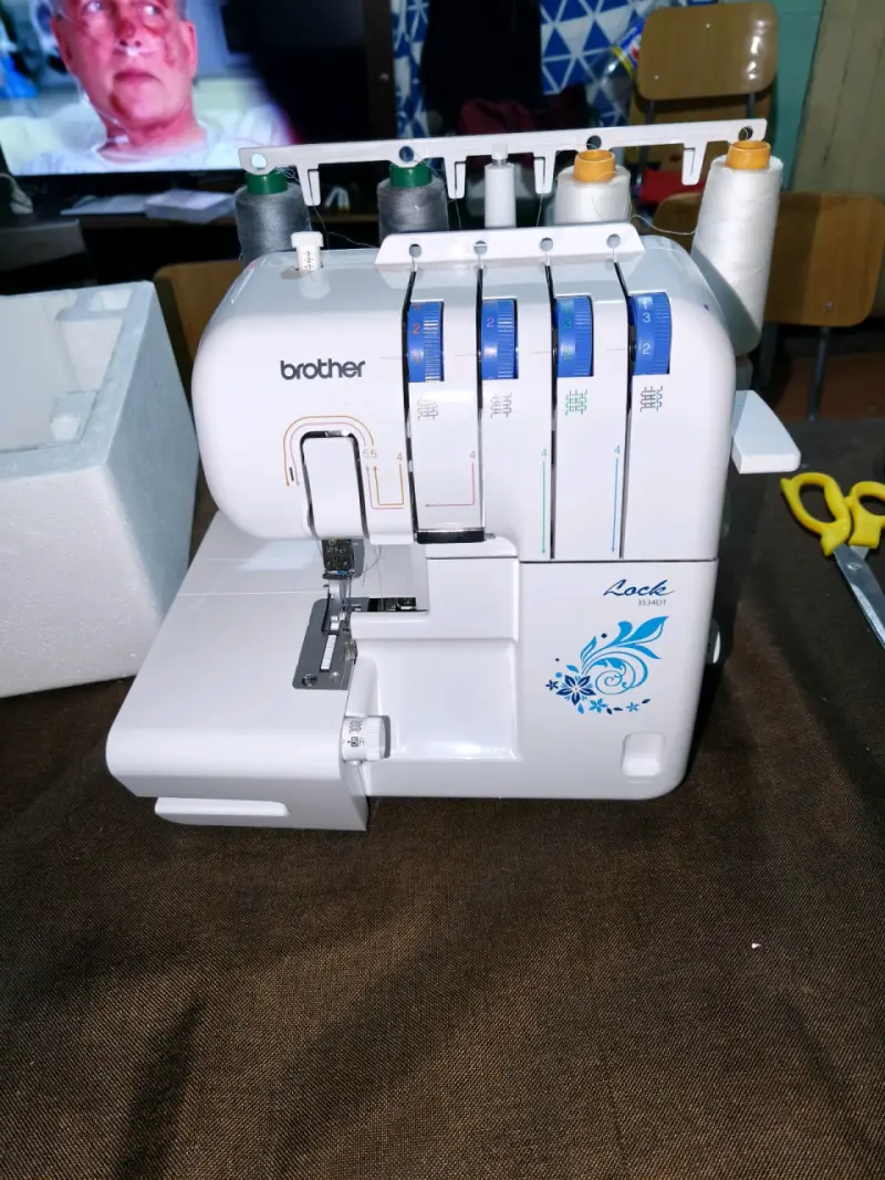 Máquina overlock Brother con 4 hilos - 4