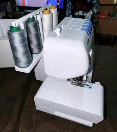 Máquina overlock Brother con 4 hilos - miniatura 6