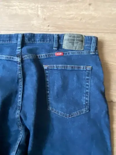 Jeans Wrangler azul clásico para hombre - miniatura 1