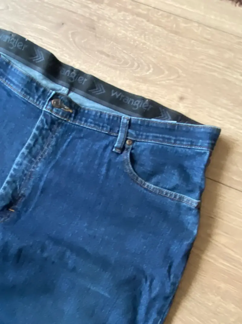 Jeans Wrangler azul clásico para hombre - 3