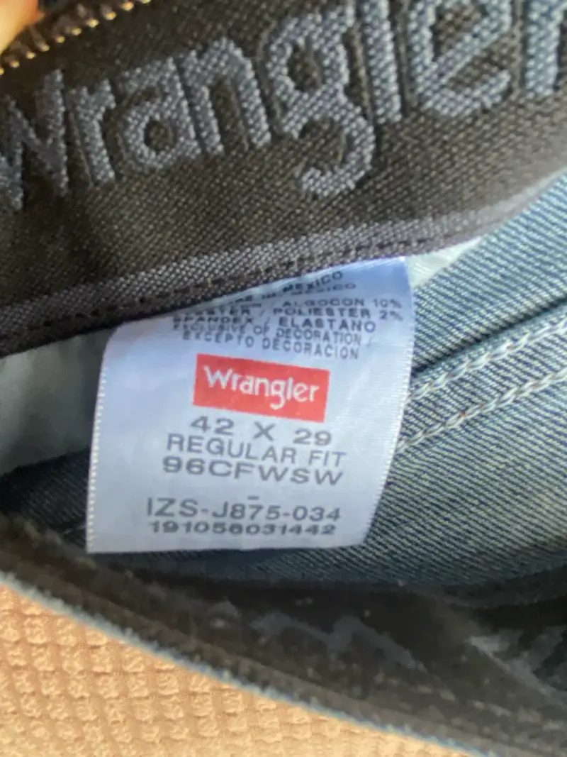 Jeans Wrangler azul clásico para hombre - 6