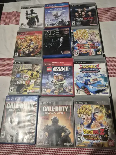 Consola PS3 con juegos y dos controles - miniatura 2