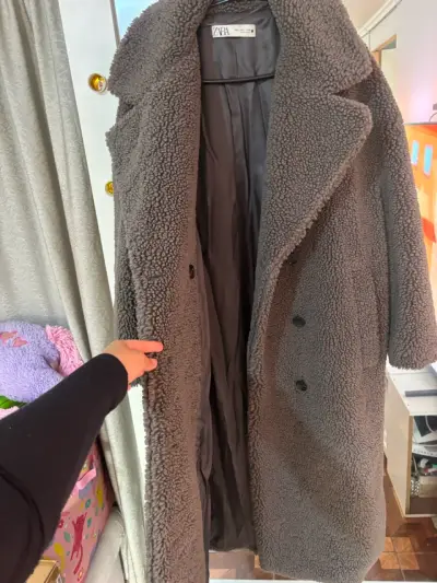 Abrigo de lana gris Zara estilo teddy - miniatura 3