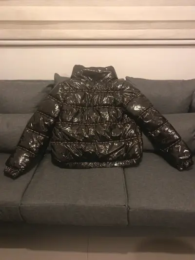 Chaqueta acolchada negra DKNY para mujer - miniatura 2