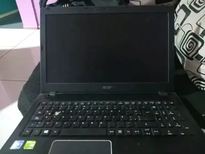 Laptop Acer Intel Celeron 4GB RAM - miniatura 1