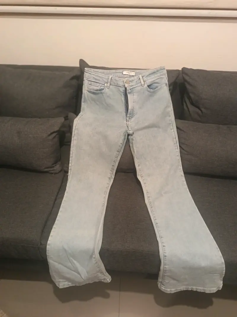 Pantalones blancos y jeans acampanados para mujer - 4